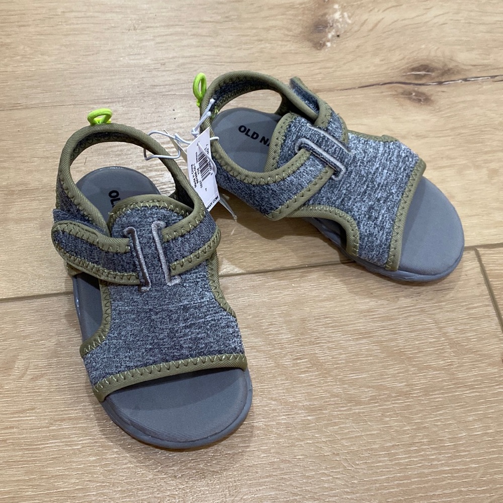 Brand new old navy toddler boy water shoes